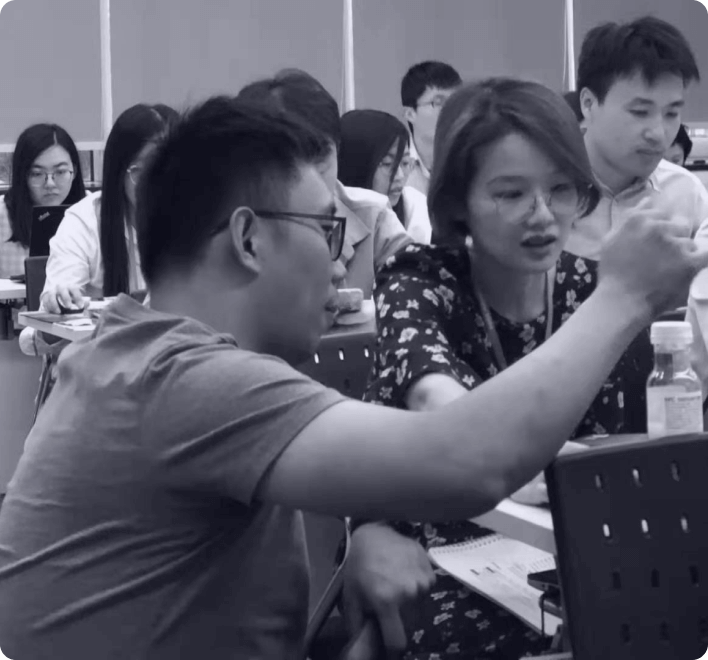 iSlide企业版，企业服务栏目提供PPT制作软件服务,功能和权益等介绍，企业版可设置会员子账号，供多人在线同时使用。还有海量PPT模板、图表、图示、图标素材可直接商用。